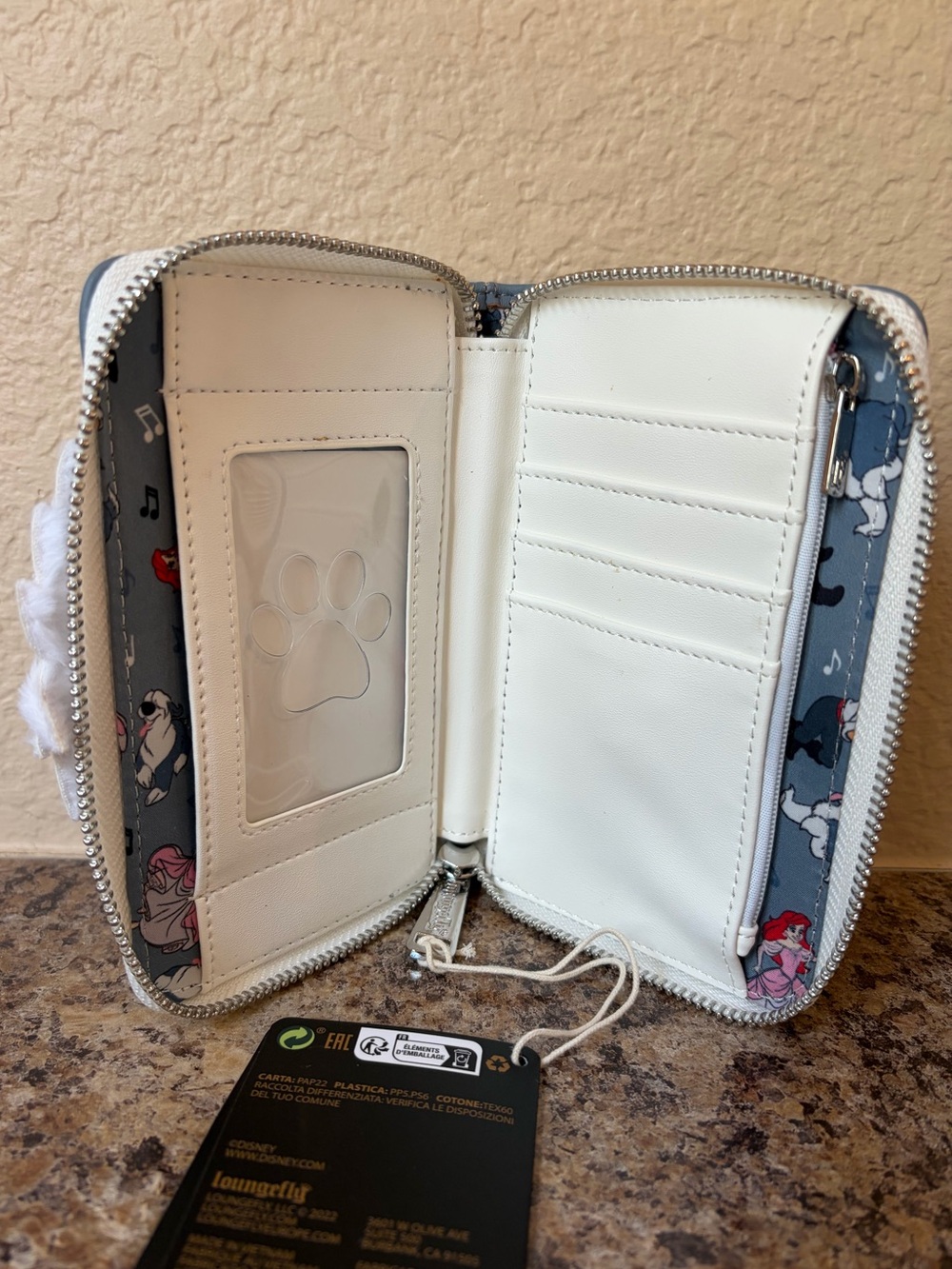 🧜🏻♀️Loungefly Disney TLM Max Cosplay Wallet - Picture 3 of 6